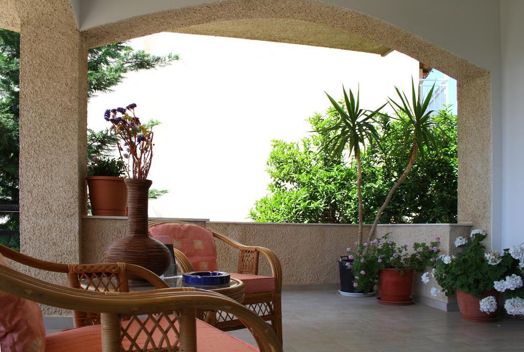 Villa Yiotevi Poros Town Екстериор снимка