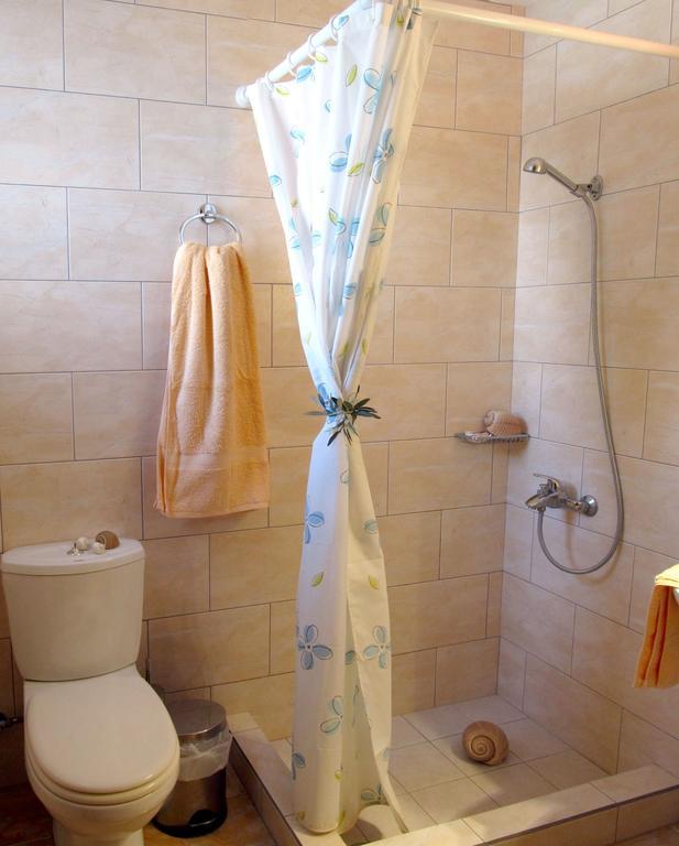 Villa Yiotevi Poros Town Стая снимка