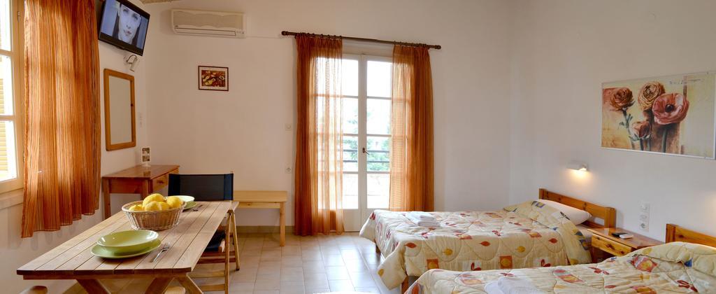 Villa Yiotevi Poros Town Екстериор снимка