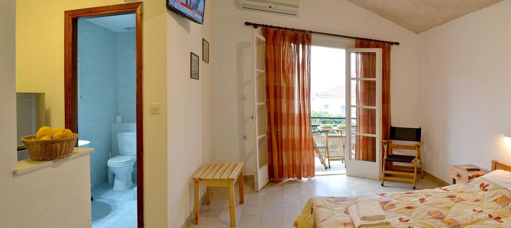 Villa Yiotevi Poros Town Екстериор снимка