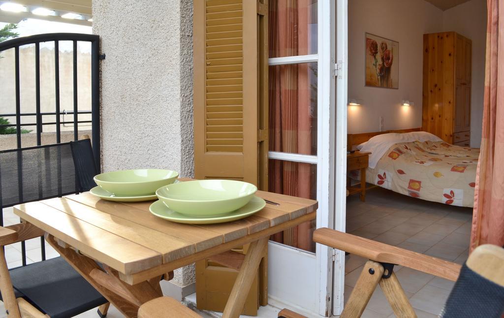 Villa Yiotevi Poros Town Екстериор снимка