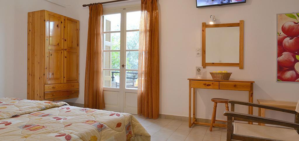 Villa Yiotevi Poros Town Екстериор снимка