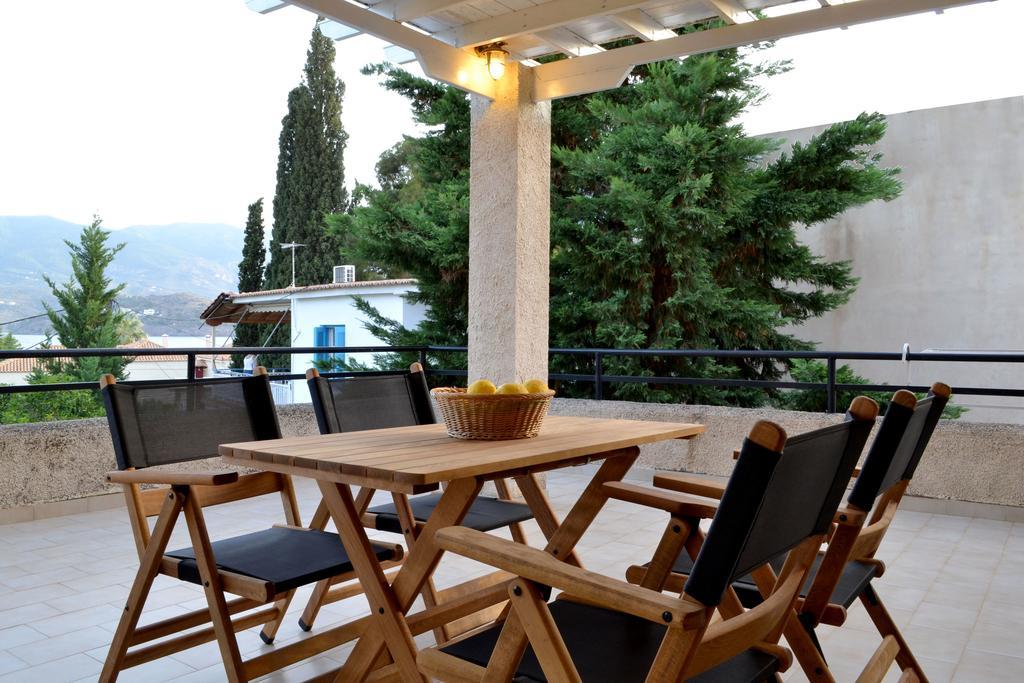 Villa Yiotevi Poros Town Екстериор снимка