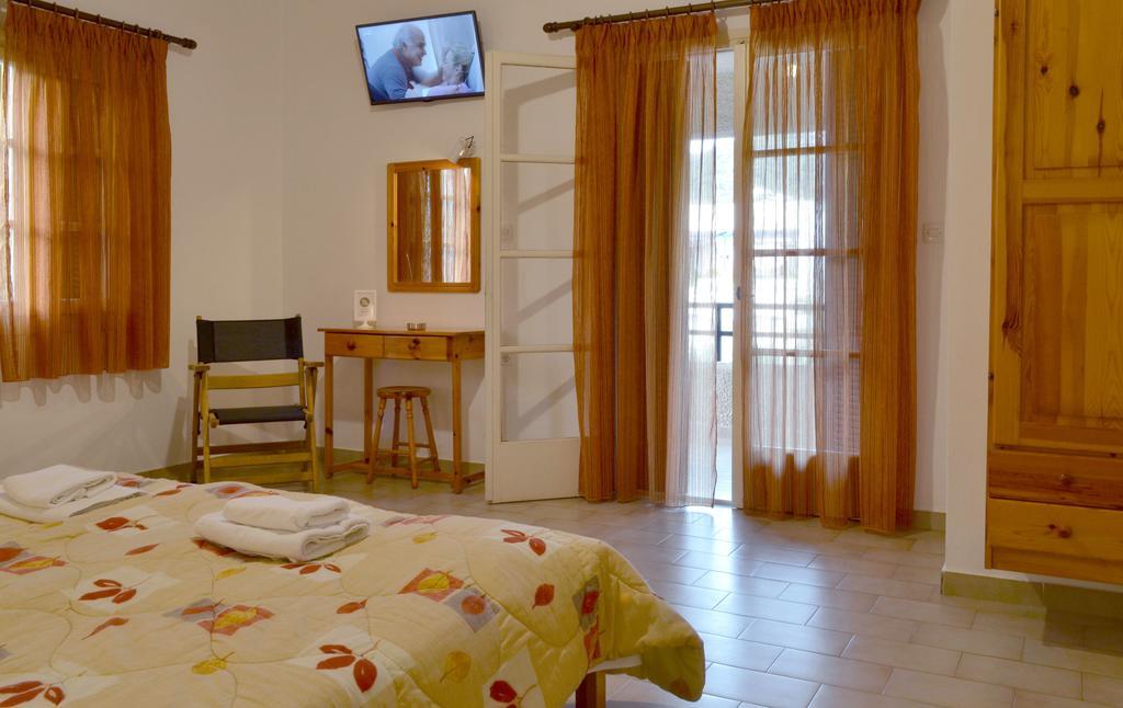 Villa Yiotevi Poros Town Екстериор снимка